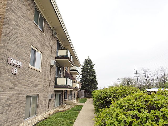 1st image of 7434 W 111th St APT 806