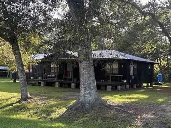 26 County Road 4015, Dayton, TX 77535