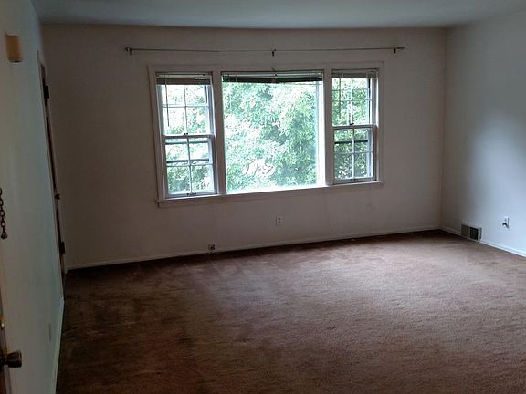 4th image of 237 Chestnut Blvd APT 2