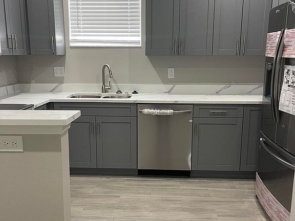 5th image of 216 NE 13th Avenue