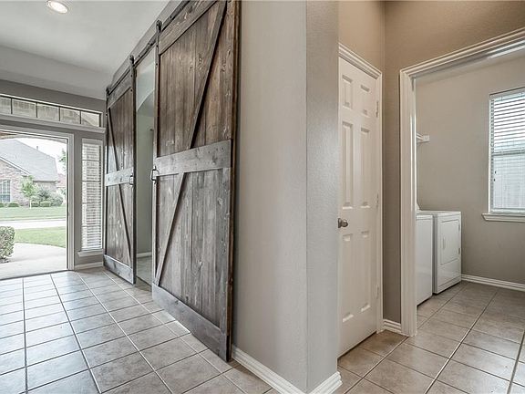 3rd image of 2041 Ashbourne Dr