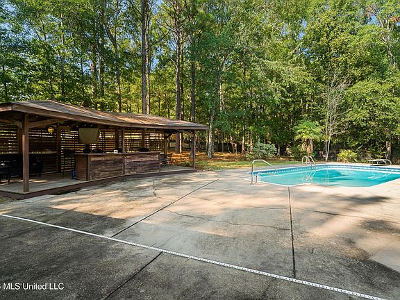 2nd image of 212 Morrell Cir