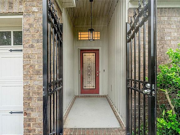 3rd image of 116 Pineview Cir