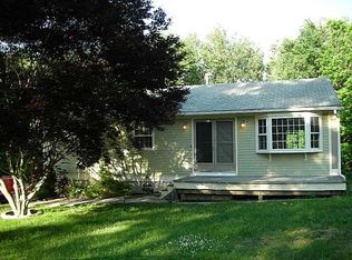 28 Maid Marion Ln, West Warwick, RI 02893