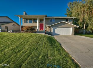 4805 Castleview Dr, Yakima, WA 98908