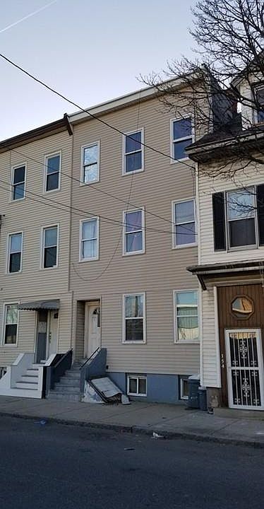 2nd image of 152 Bremen St
