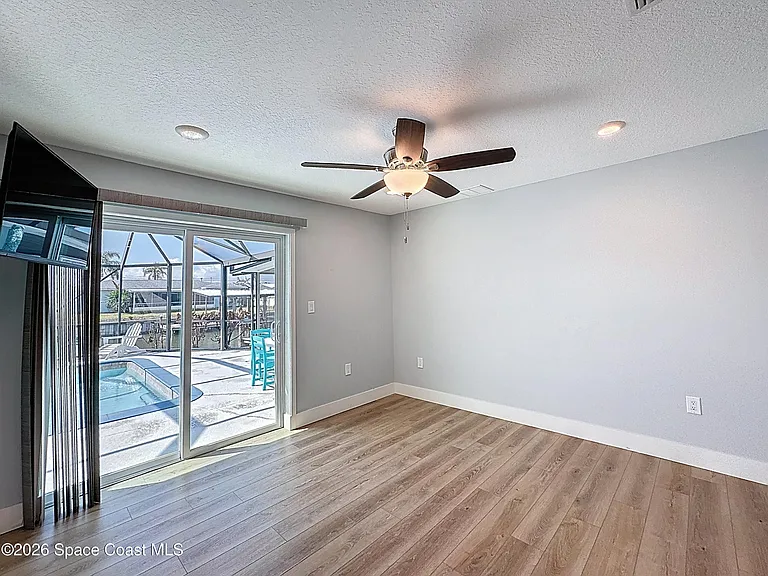1707 Shore Dr — Photo 4