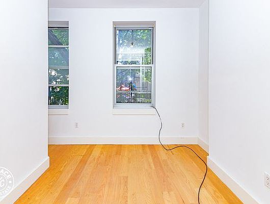 5th image of 828 Saint Johns Pl #7U
