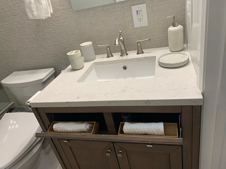145 S La Peer Dr — Photo 15