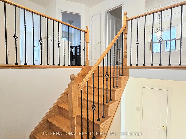 195 Warwick Cres — Photo 12