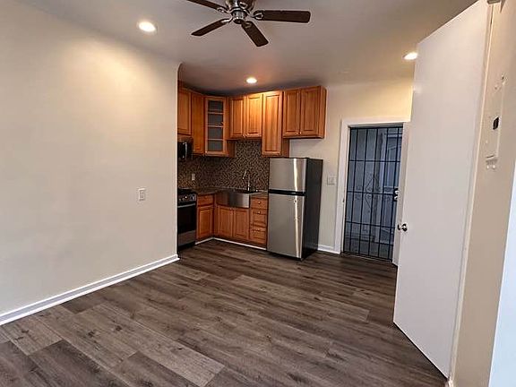 3rd image of 1103 W 64th St #105