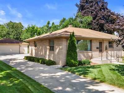 1037 4th AVENUE, Grafton, WI, 53024