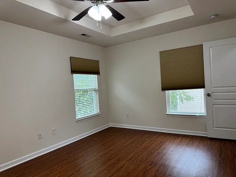 Main bedroom with attached bath and walk-in closet