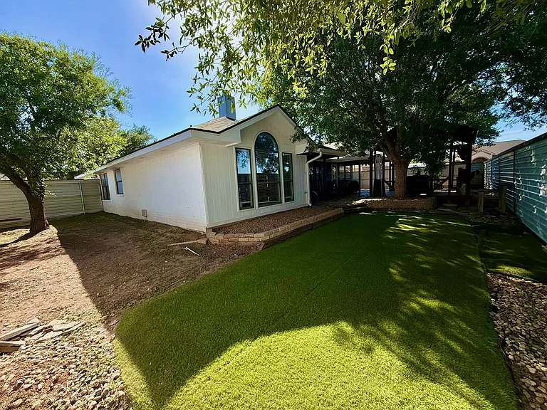 5838 Manchester Ln — Photo 35