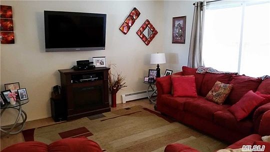 3rd image of 931 Lowell Ave