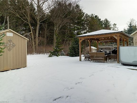 5th image of 72 Newport Ln