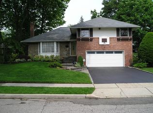 192 Hazelwood Dr, Westbury, NY 11590