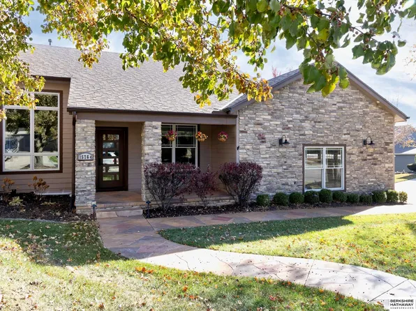 15764 Hartman Ave, Omaha, NE 68116