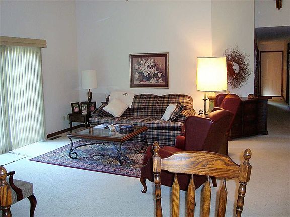 5th image of 831 Poplar Cove Dr