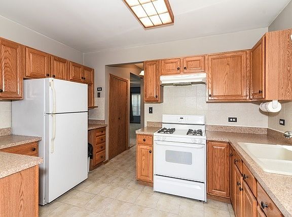 2nd image of 9732 Tulley Ave