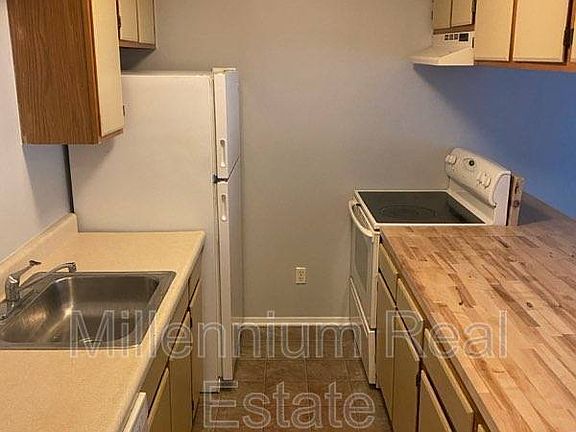 3rd image of 25 Louck St APT 11