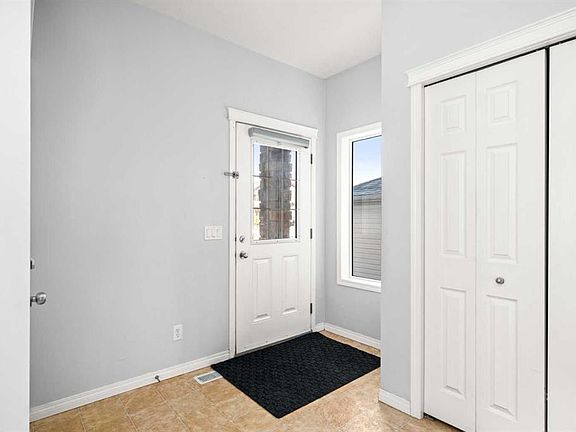 3rd image of 102 W Kincora Glen Mews NW