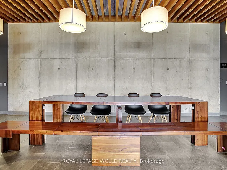 255 Northfield Dr E #302 — Photo 39
