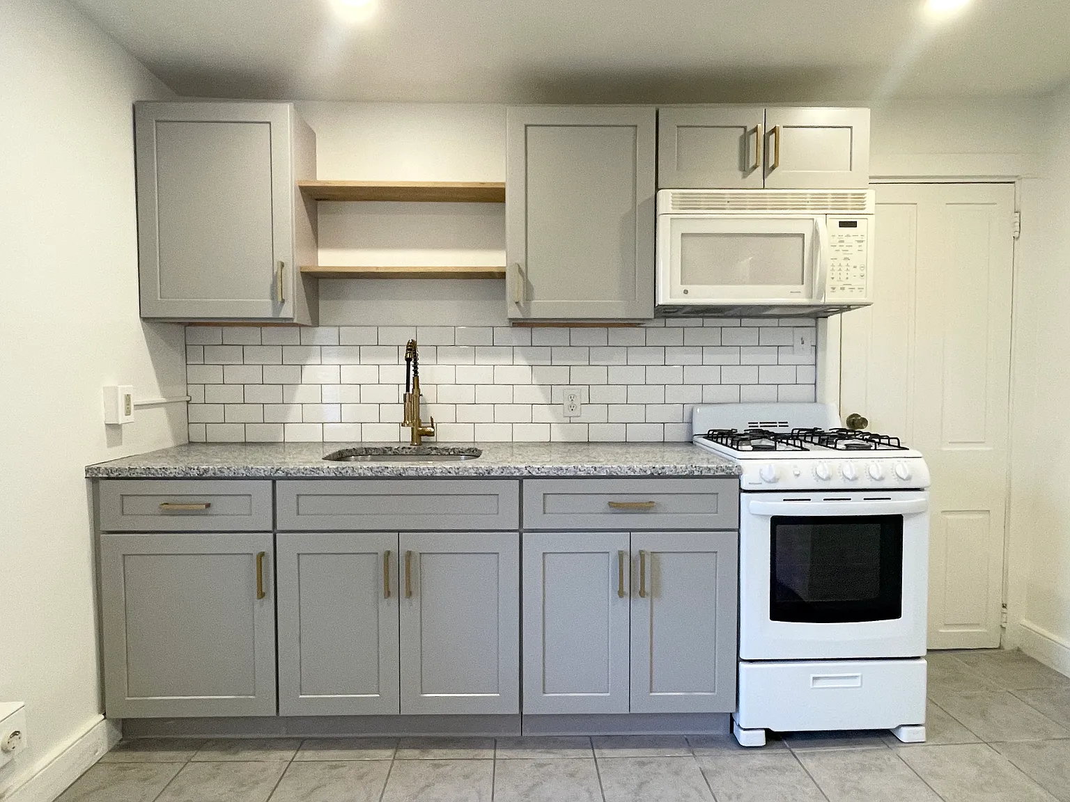 27 W James St — Photo 1