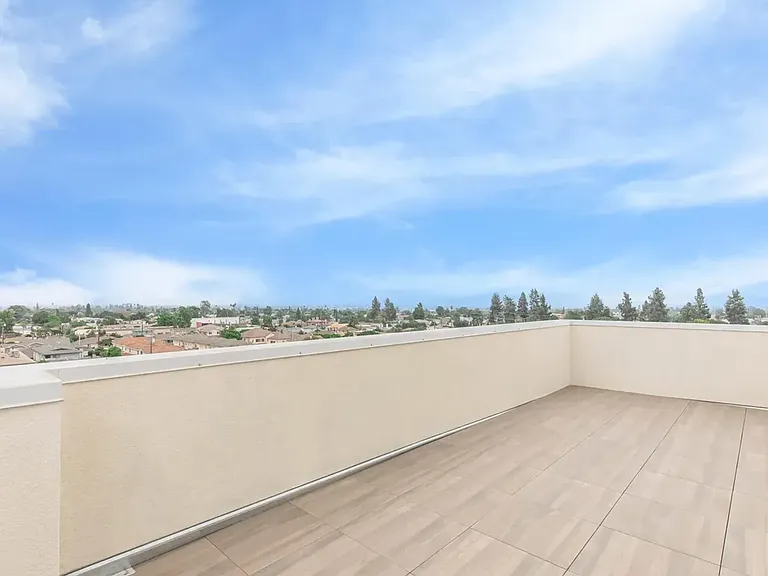 Begonia Place Luxury Apartments — Photo 106