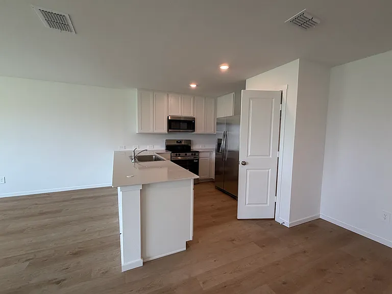 323 Nola Ln — Photo 12