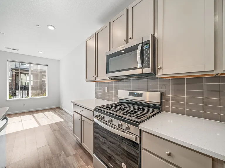 475 Millwall Cir — Photo 18