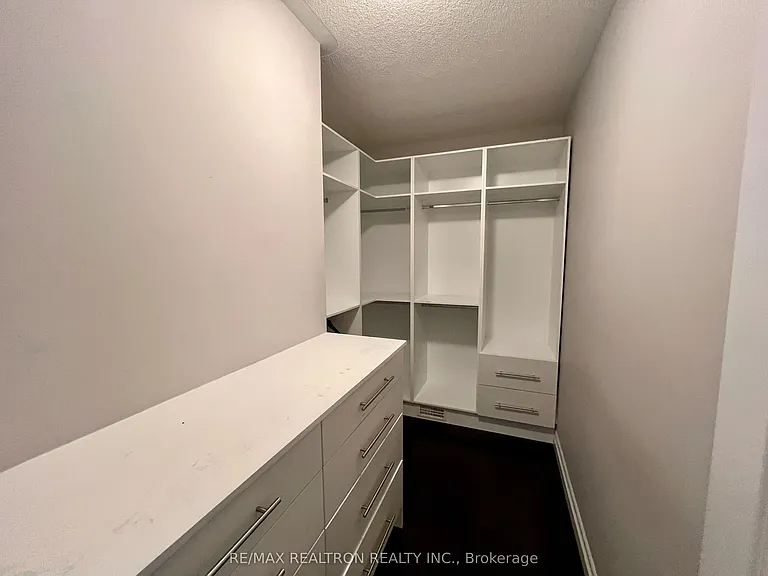 223 Thomas Phillips Dr — Photo 16
