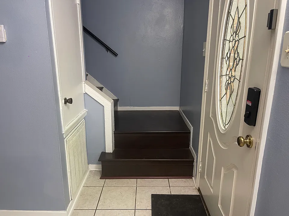 8325 La Roche Ln