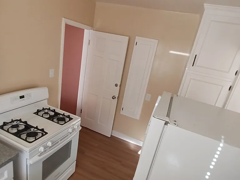 Charleston Apartments — Photo 10