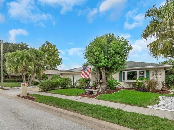 18 VILLAGE LANE, SAFETY HARBOR, FL 34695
