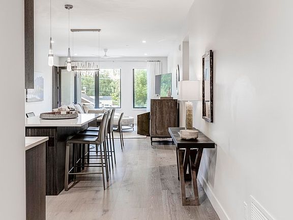 4th image of 2718 Pine St #202