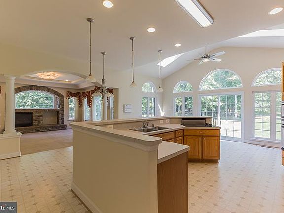 5th image of 8030 Norwich Ct