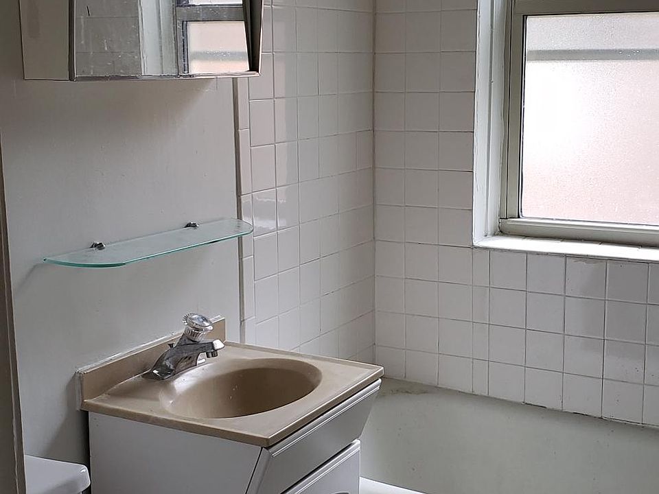 1st image of 4957 N Whipple St APT 2W
