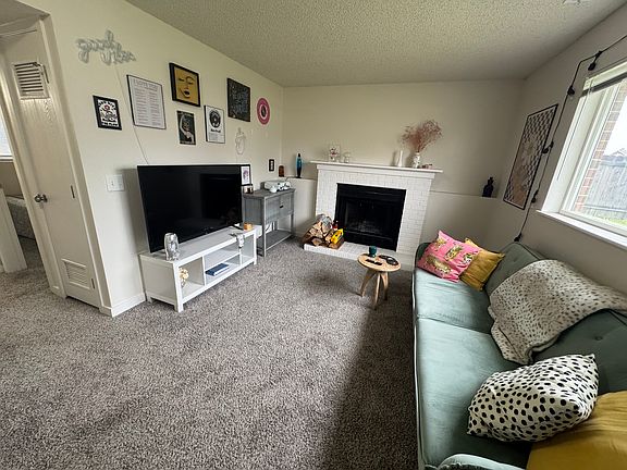4th image of 2015 Farnsworth Dr