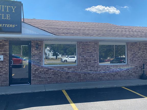 5th image of 1046 E Commercial Ave