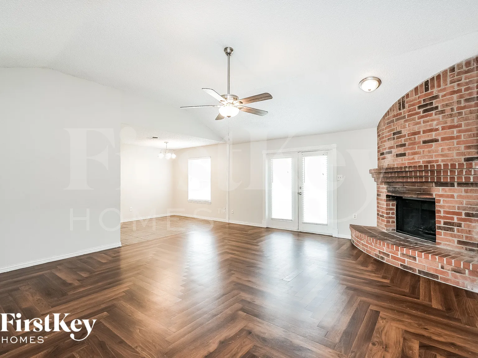 3 bed, 2.0 bath, 1550 sqft, $2,300 — Photo 4