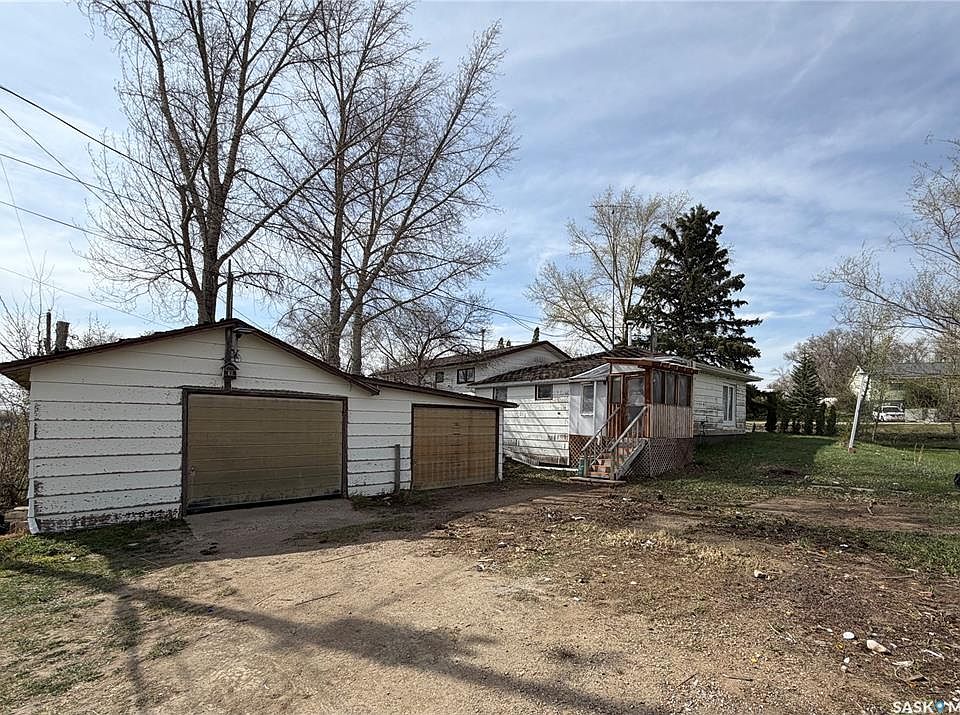 1st image of 112 1st AVENUE N