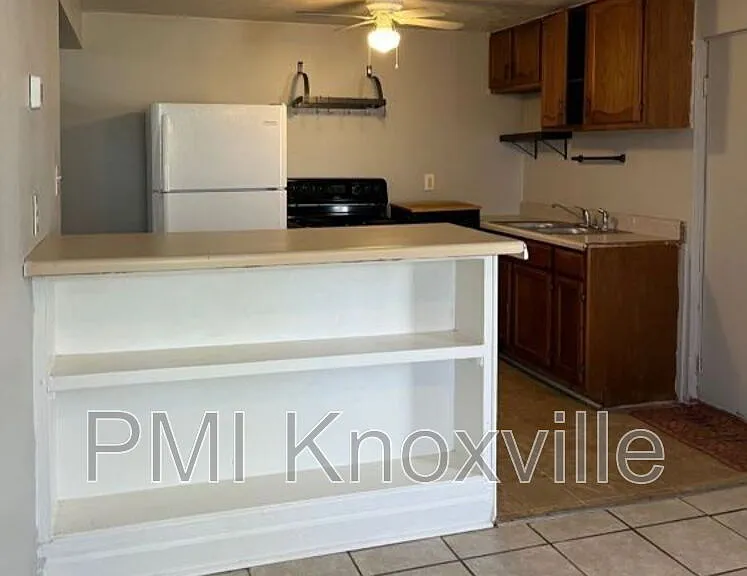 417 Landau Dr — Photo 2