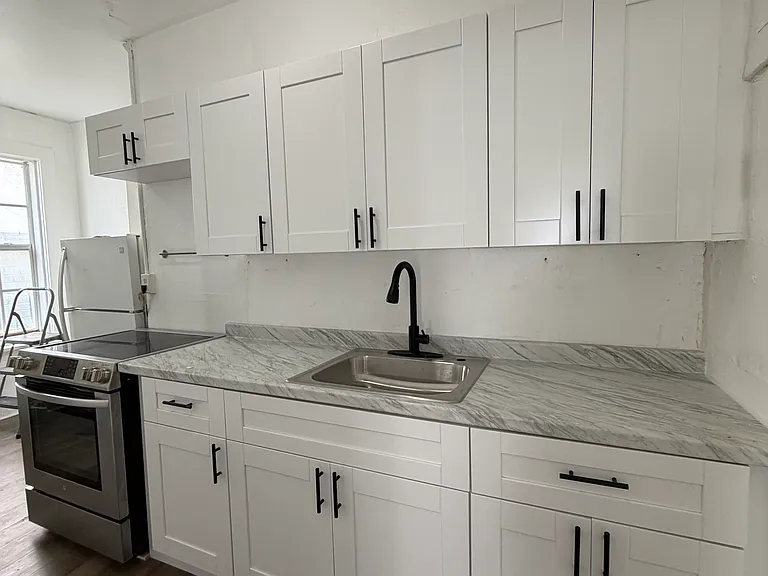 457 NE 24th St #10 — Photo 5