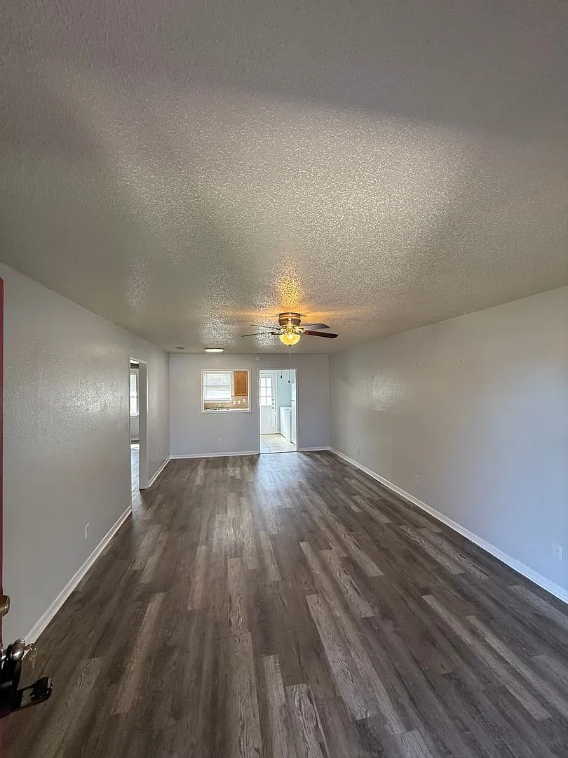 1610 Indian Trail — Photo 2