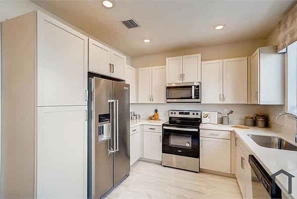 1st image of 1036 SE 23rd Ave #0