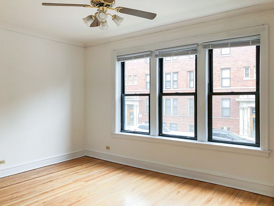1st image of 3911 1/2 N Greenview Ave #1