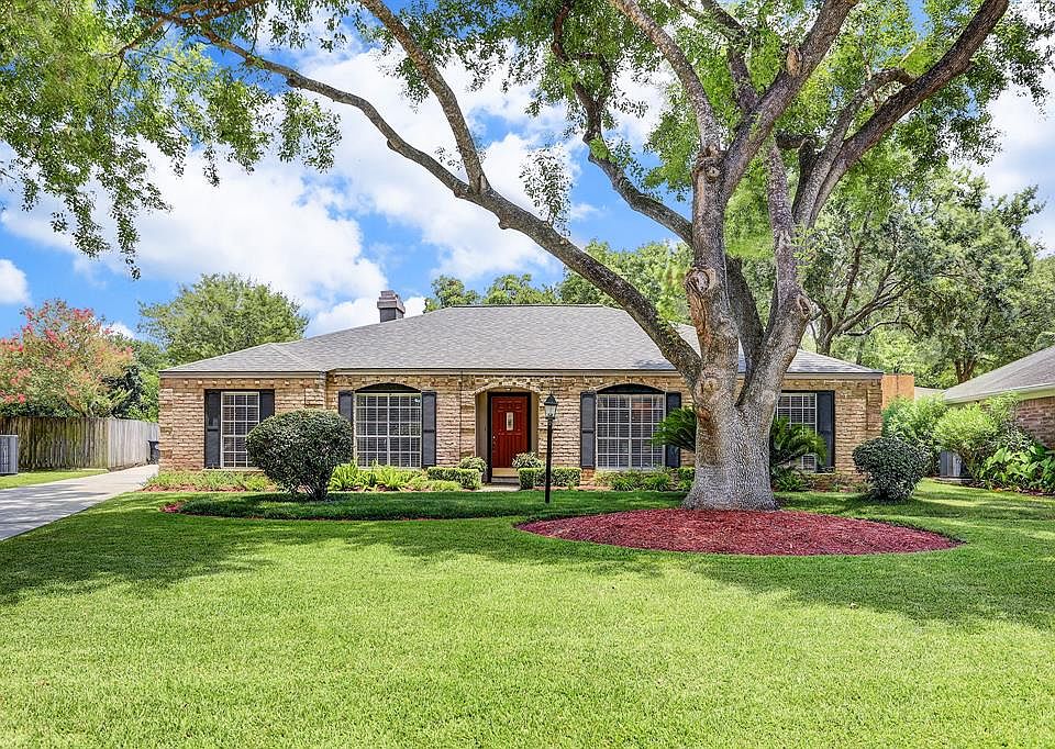 1st image of 13822 Oakwood Ln