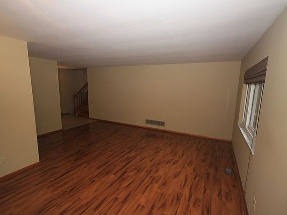 5th image of 1355 Brainard Woods Dr