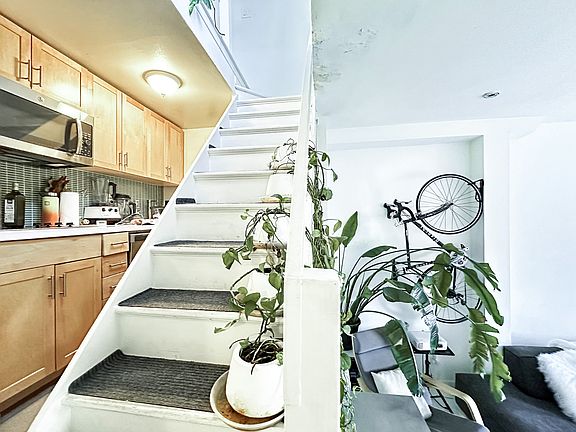 5th image of 690 Greenwich St APT 5F